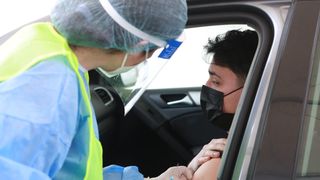 Reguli de vaccinare anti-COVID-19 la centrele drive-thru