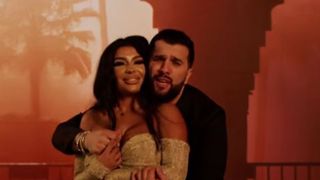 Cine i-a furat inima lui Tzancă Uraganu?! Este sexy, brunetă și are forme voluptoase