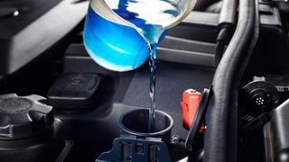 Ce se &icirc;nt&acirc;mplă dacă pui prea mult antigel  masina stiri auto