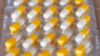 Când ar putea fi gata pastila anti COVID-19 de la Pfizer. Cercetătorii efectuează două studii clinice pe voluntari