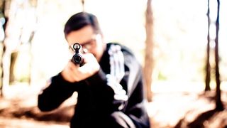 Un român a fost împușcat în cap la o vânătoare. Acesta va fi operat de urgență