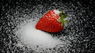 Căpșuni cu zahăr. Adevărul neștiut despre această combinație