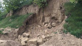 Tragedie la Galaţi: A murit după ce un mal de pământ s-a surpat peste el