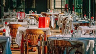 VIDEO - Restaurantele au fost redeschise în interior după două luni de așteptare. O gură de oxigen pentru industria HoReCa