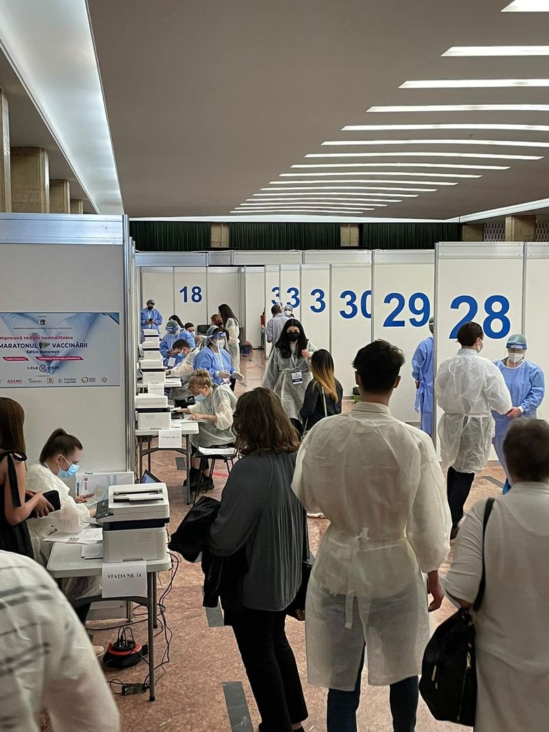 Maratonul vaccinării din București: Peste 12.000 de persoane, vaccinate