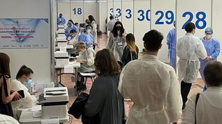 VIDEO - Vaccinare cu gândul la vacanțe: Record de persoane imunizate în weekend