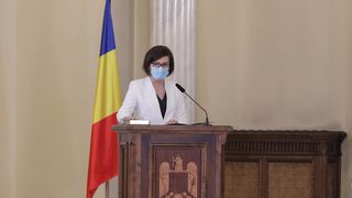 adio mască de protecție în luna august