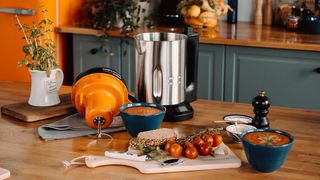 O supă de roșii – o idee de prânz sățios pregătit ușor cu Soup Maker-ul