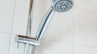 Incredibil! De mai bine de 10 zile, sute de blocuri din Bucureşti au rămas fără apă caldă