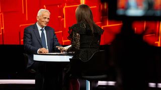 Theodor Stolojan vine marți, la &ldquo;40 de &icirc;ntrebări cu Denise Rifai&rdquo;. Fostul premier al Rom&acirc;niei, dezvăluiri &icirc;n premieră