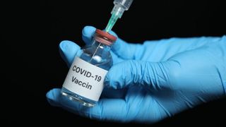 Când trebuie făcută a treia doză de vaccin Pfizer?