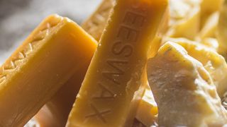 VIDEO -O învățătoare s-a reinventat în pandemie -face cosmetice vegane