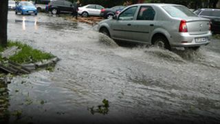 VIDEO - Viitura din Satu Mare. Oamenii sunt nevoiți să doarmă în ruine