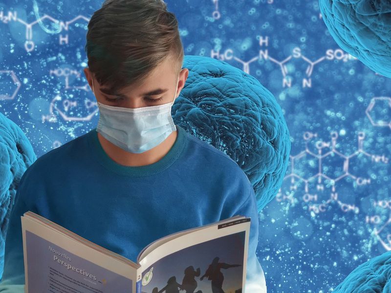 Cîmpeanu anunță că 3.000 de elevi din țară nu pot fi prezenți fizic la școală din cauza cazurilor comfirmate în clase