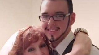 Poveste de dragoste &icirc;ntre un t&acirc;năr de 18 ani și o bunică de 71 de ani. Unde s-au cunoscut cei doi