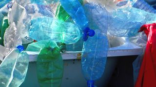 Campanie unică în România ce constă în plata cu deşeuri pentru transportul public. Unde va fi posibil acest lucru?