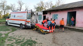 Femeie însărcinată, în stare gravă după ce a fost înjunghiată de mai multe ori de concubin