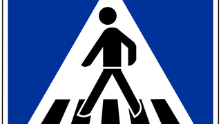 Doi tineri au fost răniţi de un autoturism în timp ce traversau pe trecerea de Doi tineri au fost loviți de un autoturism în timp ce traversau pe trecerea de pietoni