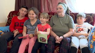 Duminica aceasta, de la ora 14:30, la &ldquo;Asta-i Rom&acirc;nia!&rdquo; - Părăsiți de părinți, salvați de bunica