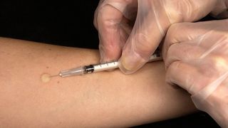 Moderna cere aprobare pentru vaccinul destinat adolescenţilor între 12 şi 17 ani