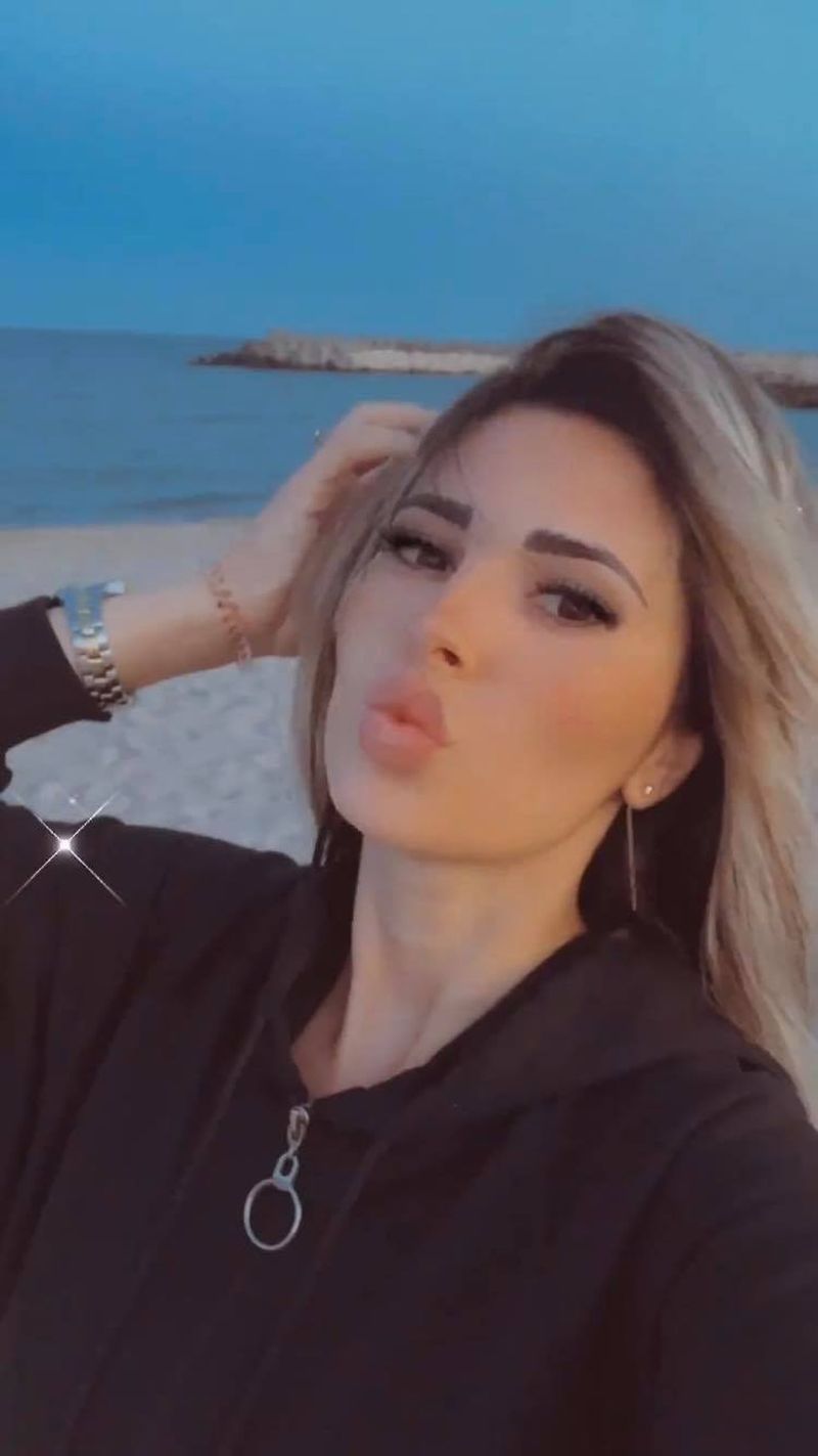 mona de la puterea dragostei a plecat la mare