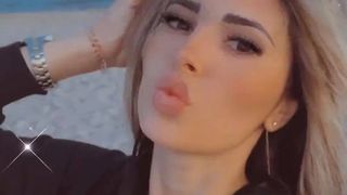 mona de la puterea dragostei a plecat la mare