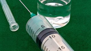 Veste bună pentru rom&acirc;ni. O nouă tranșă de vaccin anti-COVID Pfizer sosește &icirc;n țară