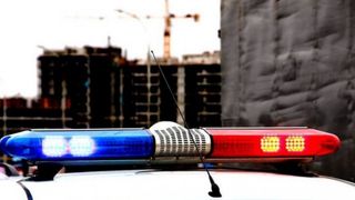 „Escrocul cu o mie de fețe” din Dorohoi. A venit la biserică cu o mașină cu girofar de poliție și a făcut o percheziție