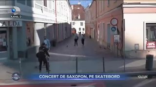 CONCERT DE SAXOFON PE SKATEBOARD
