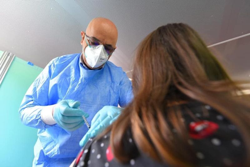 raed arafat renunțare la masca de protecție la birou