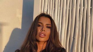 Andra Volos de la „Puterea Dragostei” a revenit în țară. Bruneta a fost așteptată cu brațele deschise de Andreea Ardelean