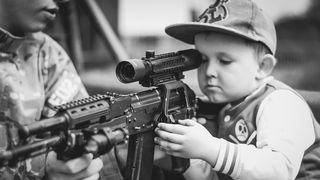 Arme gratuite pentru cetățenii care merg să se vaccineze