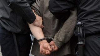 și-a ucis tatăl și l-a îngropat în curtea casei