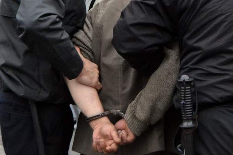 și-a ucis tatăl și l-a îngropat în curtea casei