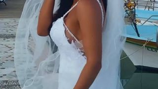 ella de la puterea dragostei &icirc;n rochie de mireasă