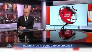 Prezentator &icirc;n șorț, dar cu cravată