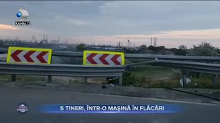 5 tineri, intr-o masina in flacari