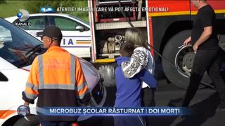 NOUĂ COPII S-AU RĂSTURNAT CU MICROBUZUL ȘCOLAR