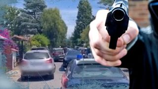 VIDEO - Doi copii, frățiori, și un bătrân au fost uciși cu sălbăticie