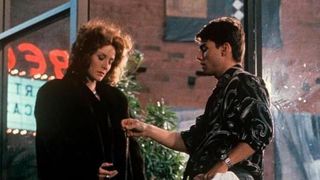 Lisa Banes, alături de Tom Cruise, în filmul Cocktail