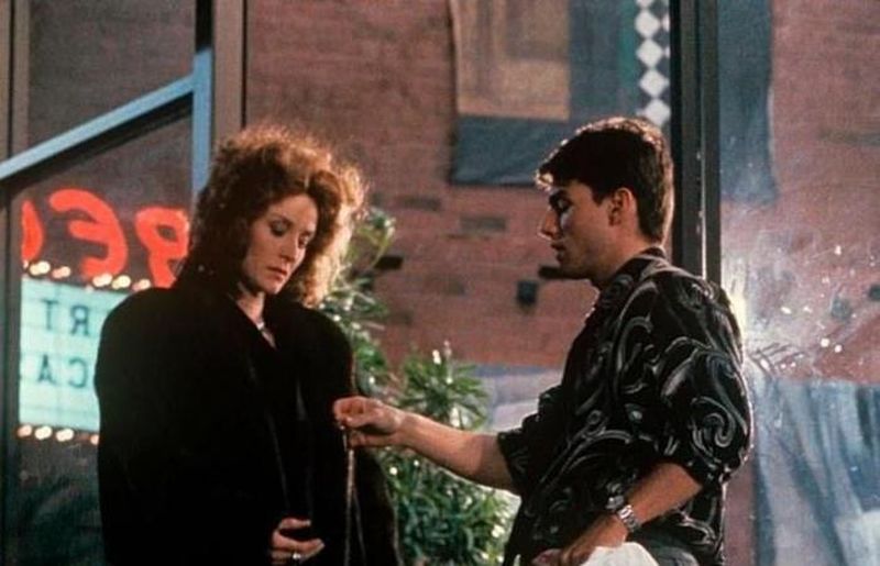 Lisa Banes, alături de Tom Cruise, în filmul Cocktail