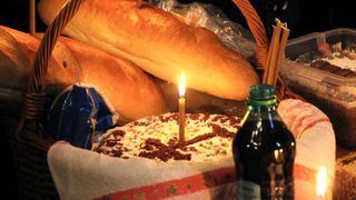 Moșii de vară 2021. Ce se &icirc;mparte de S&acirc;mbăta Moților. Tradiții și obiceiuri