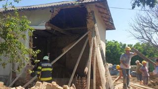 zid dăr&acirc;mat peste un muncitor la iași