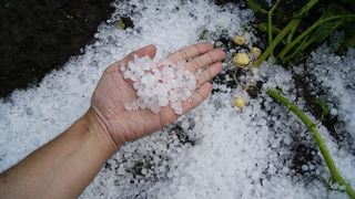 Vreme rea peste Rom&acirc;nia. Nu scăpăm de ploi și de vijelii p&acirc;nă la 1 iulie