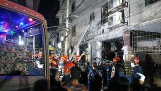 Explozie devastatoare după o acumulare de gaze. O clădire distrusă, cel puțin 8 morți