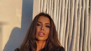 Andra Volos de la "Puterea Dragostei", apariție incendiară pe plajă. Fotografii provocatoare cu frumoasa șatenă