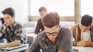 Perlele elevilor de la examenul de Bacalaureat 2021: „La moara cu noroc, Ghiță n-a avut deloc noroc, s-a înfuriat pe nevasta lui, că l-a înșelat cu Lică..”