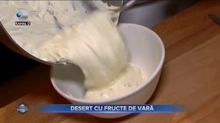 Desert cu fructe de vară