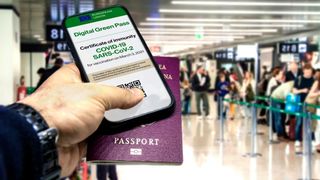 Certificat COVID. Vezi cum se completează şi descarcă "paşaportul" verde european pe platforma STS