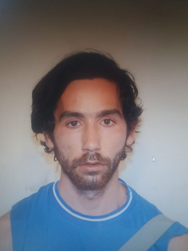 O tânără de 22 de ani a fost agresată în scara blocului în care locuiește